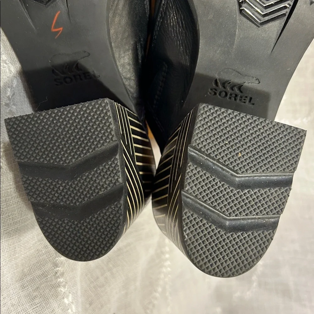 Sorel almost NEW soft glove leather slide in stacked heel sandals